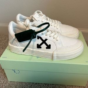 Off-White Vulcanized Low Top Sneaker (Womens)